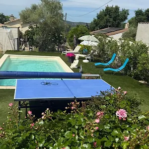 Hébergement de vacances Climatisé Pour 4 Personnes Avec Piscine Dans Les Hauteurs De